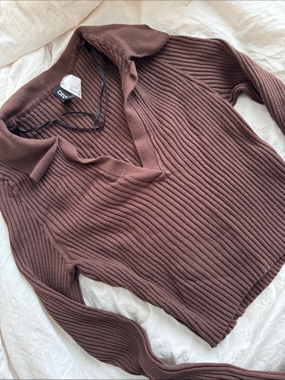 H&M Ribbed Collared V-Neck Sweater Size Small - Picture 2 of 3